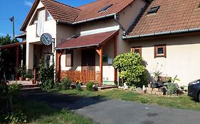 Szoloskert Apartman